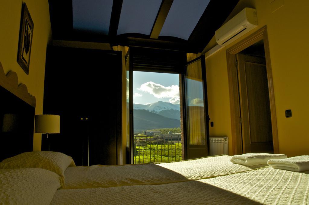 Hotel El Comendador Añón Стая снимка