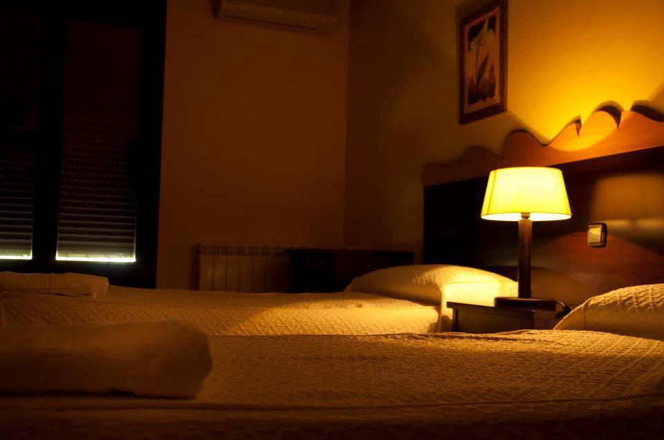 Hotel El Comendador Añón Стая снимка